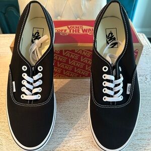 NEW! Classic Vans Men's Black and White Canvas Sneakers Size 12